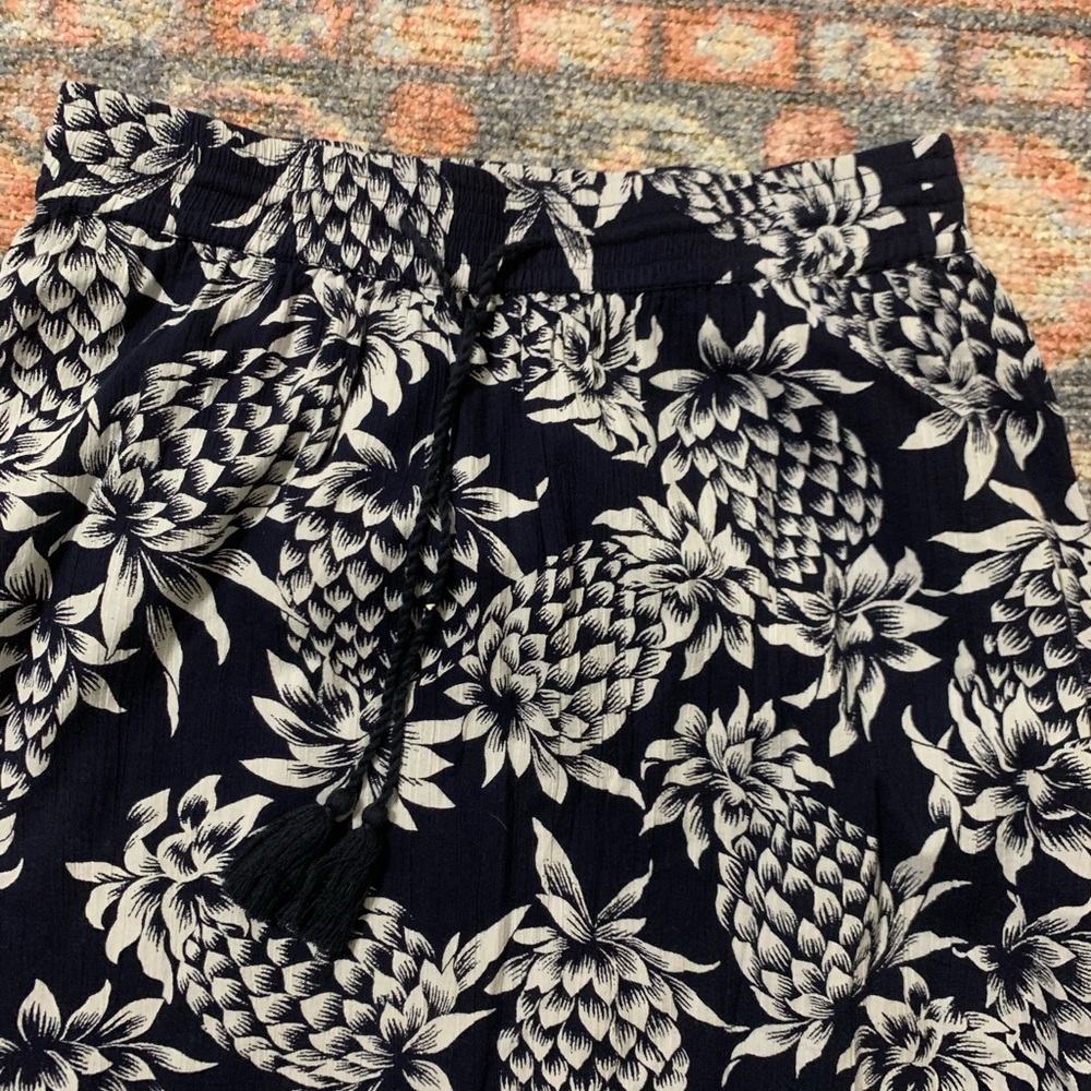 Pineapple Skirt - Picture 2 of 3